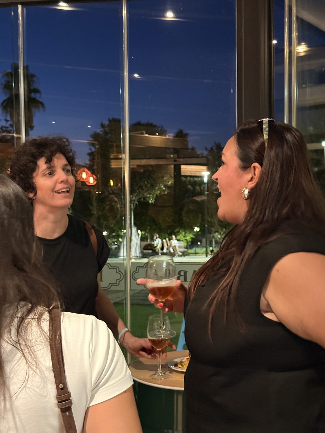 Asistentes con cañas en el #1 TapeoTech
